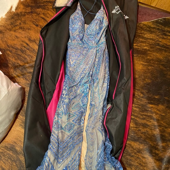 GORGEOUS PROM DRESS! - Picture 10 of 12